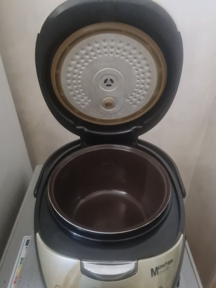 Продам мультиварка Redmond rmc m150 с голосовым помощником.