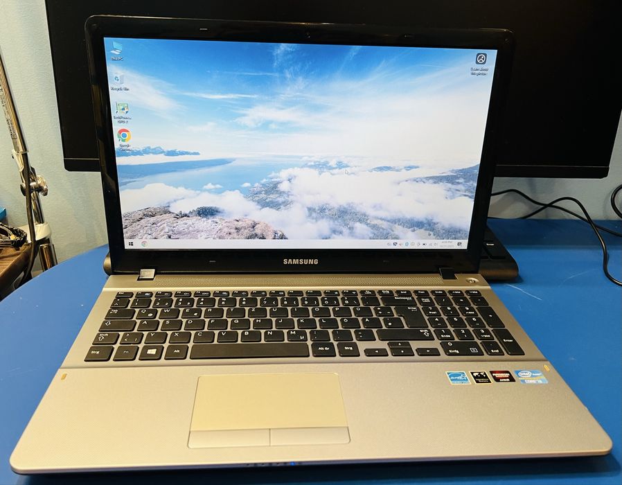 Vand Laptop Samsung i3