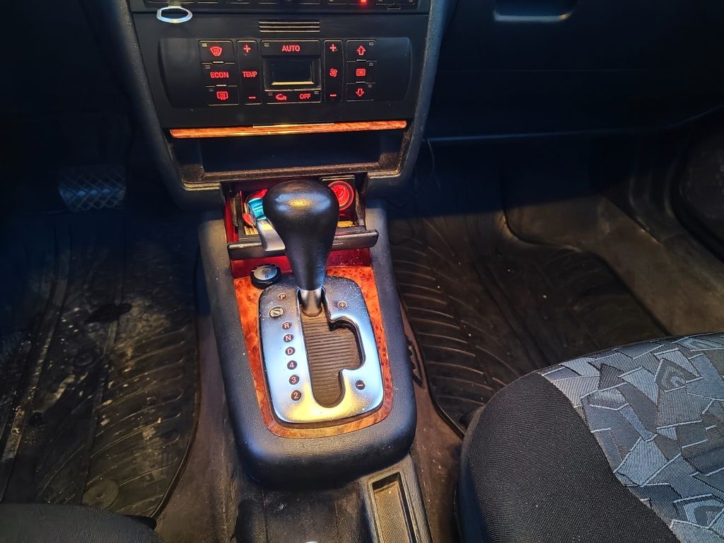 Audi A3 1.8T 180кс автоматик, газ