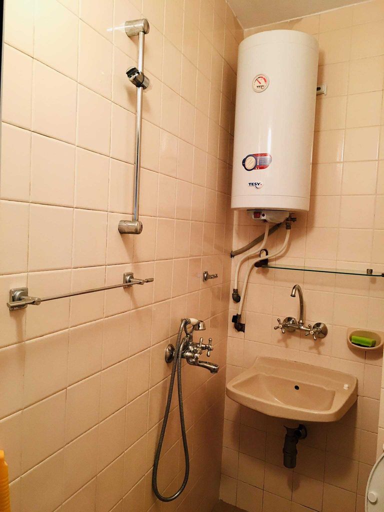 Дава се под наем Двустаен апартамент в Бургас, Център - 65 кв.м за 175 € - Снимка #16