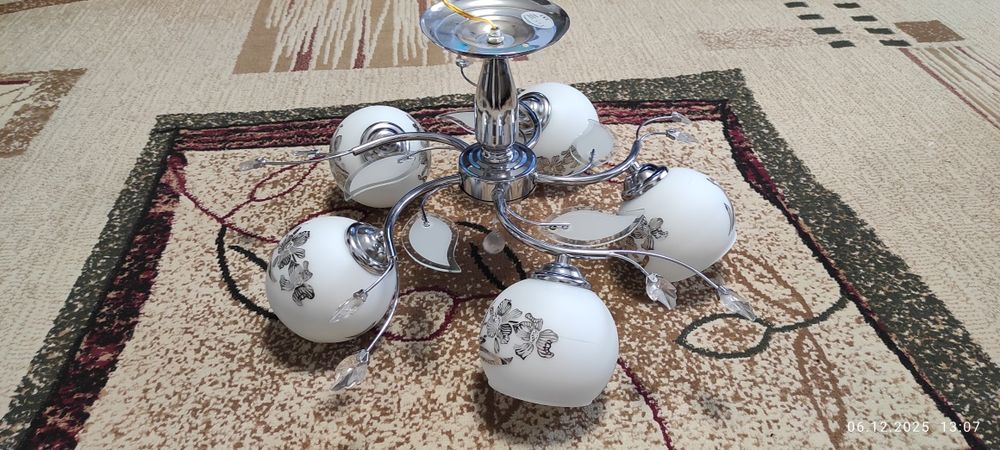 Люстра пятирожковая