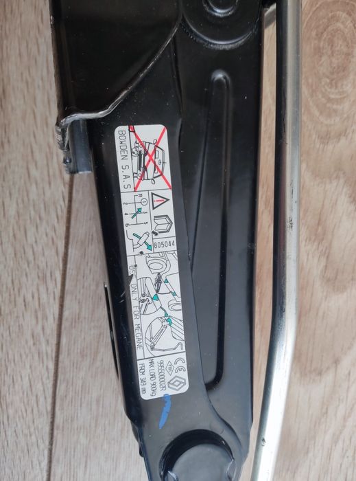 Оригинален крик от Renault Megane