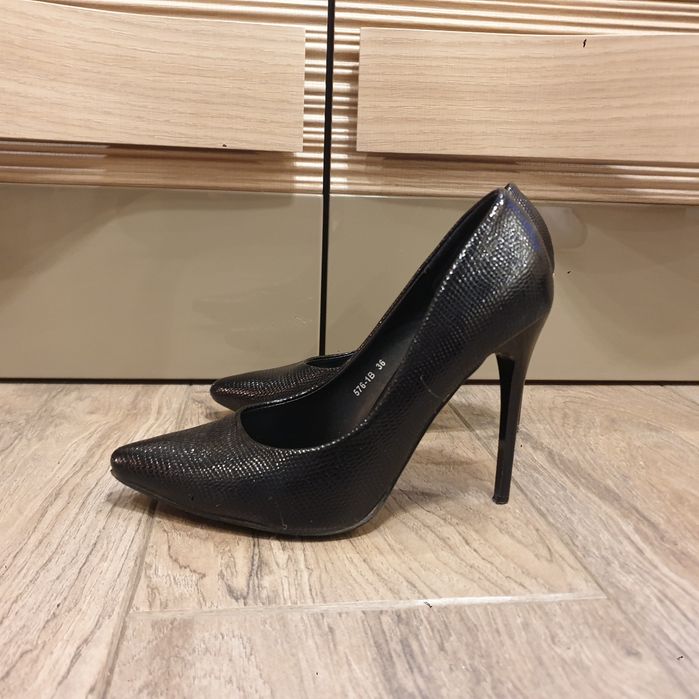 Дамски елегантни обувки на ток Roberto размер 36