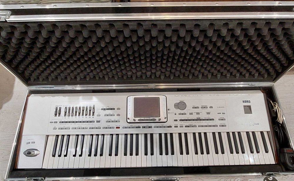 Продавам KORG PA2X Pro