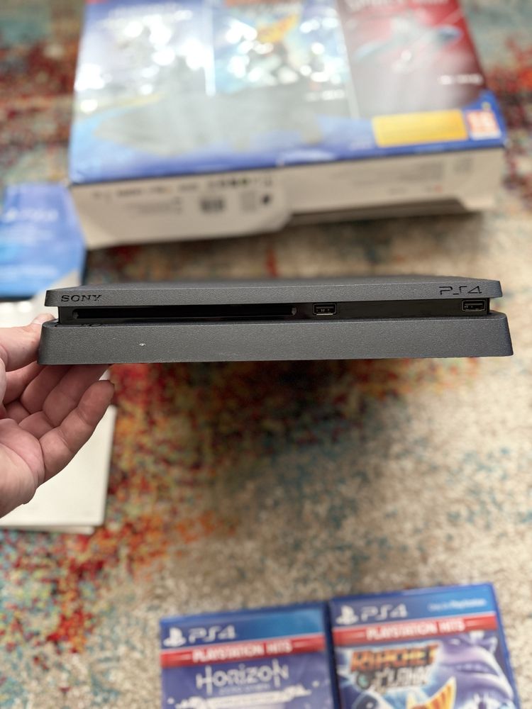 Playstation 4 slim