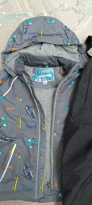 Продам куртку детскую LASSYE со штанами межсезонную 92 см
