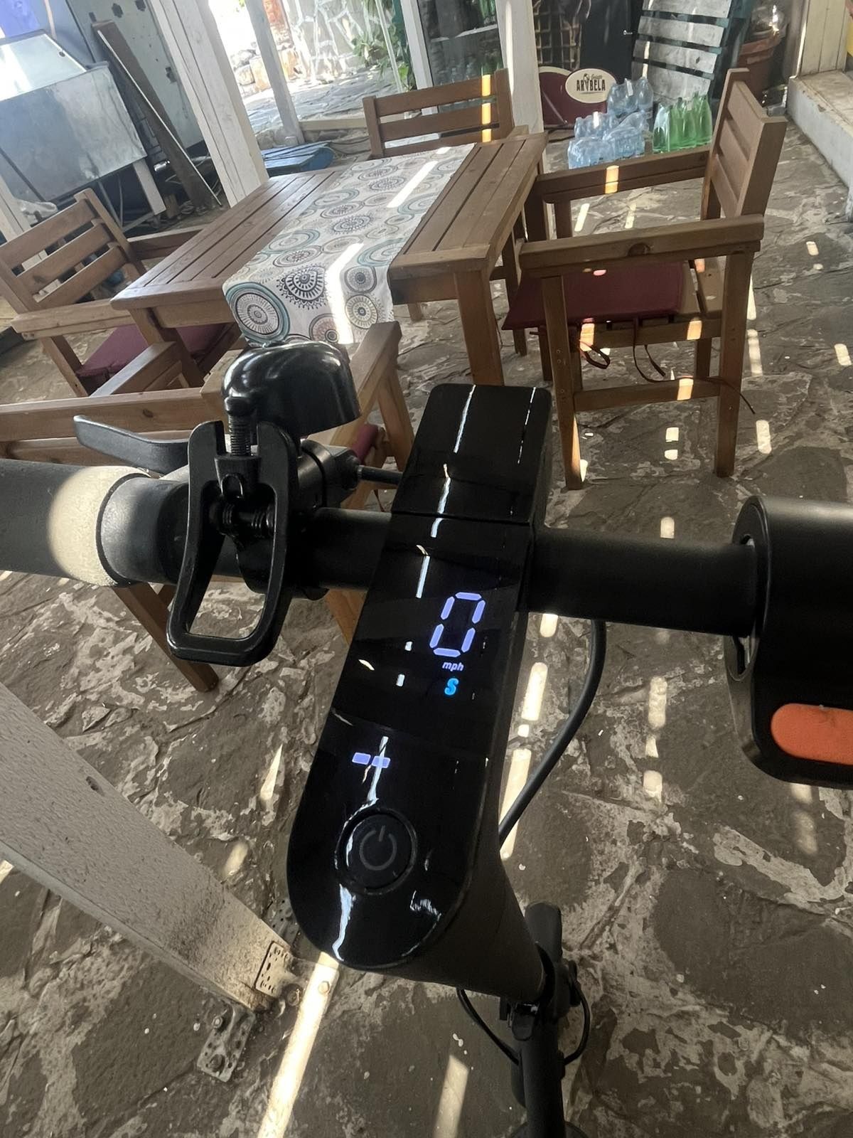 Продавам електрическа тротинетка  Mi electric scooter essential