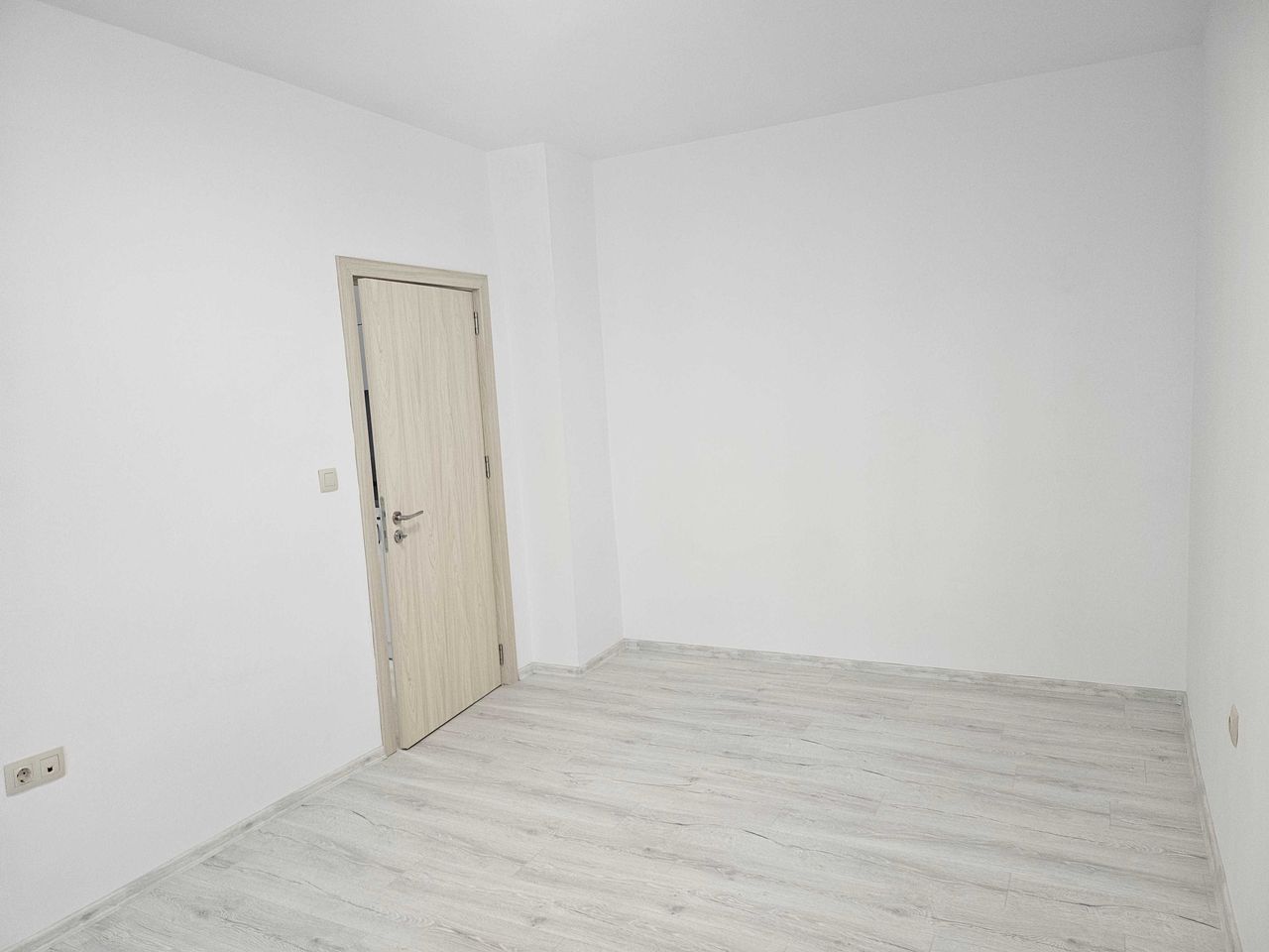 Продава се Тристаен апартамент в Варна, Владислав Варненчик - 55 кв.м за 2290 €/кв.м - Снимка #8