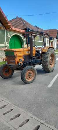 Vând tractor Fiat 850