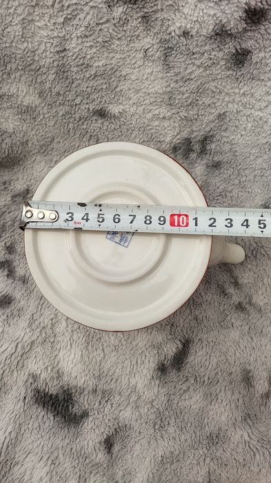 Порцеланов чайник и чаша с капак