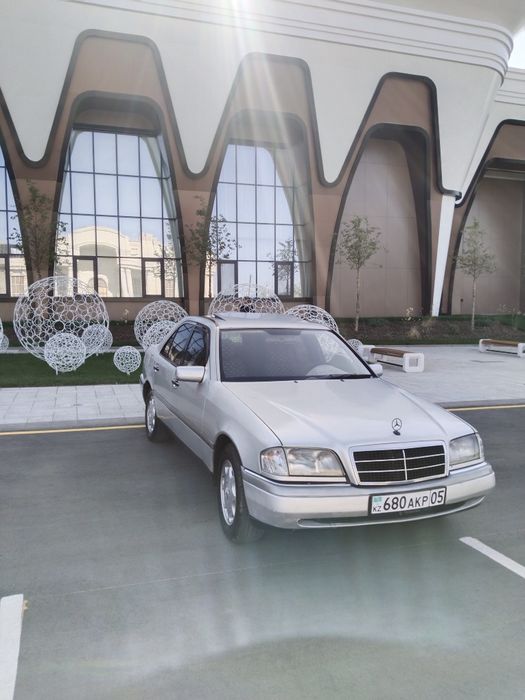 Срочно продам машину Мерседес цешка S-класс 202 кузов хорошем состояни
