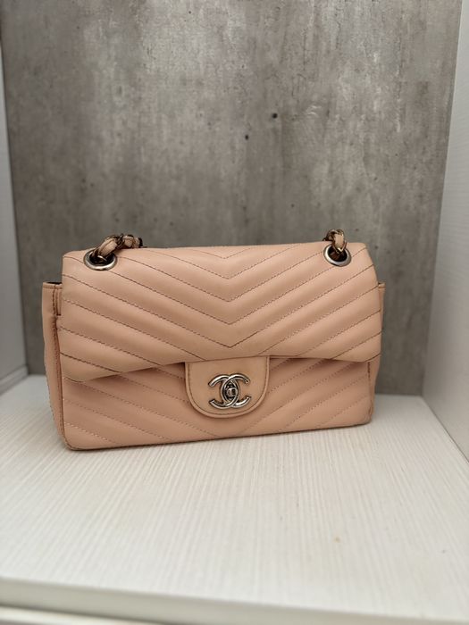 Черна и розова чанта Chanel