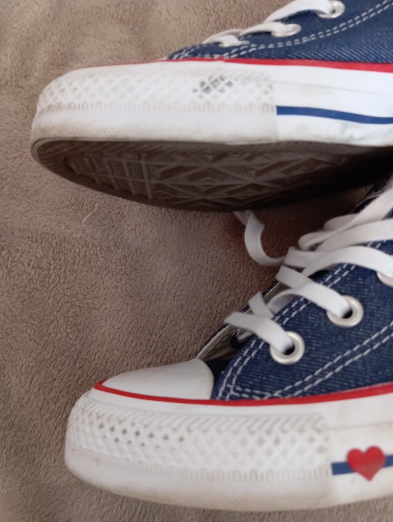 Tenisi Converse Chuck Taylor "hearts", mărimea 36.5