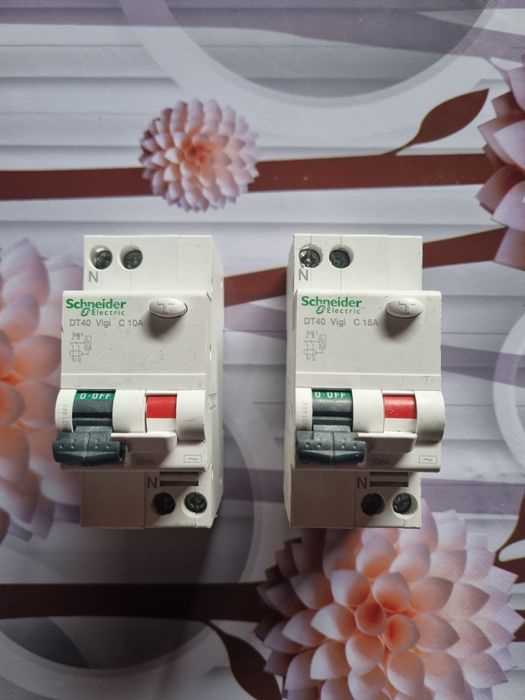 Intrerupatoare automate/siguranțe