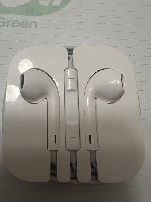 Casti iphone 2 bucati una cu mufa lightning