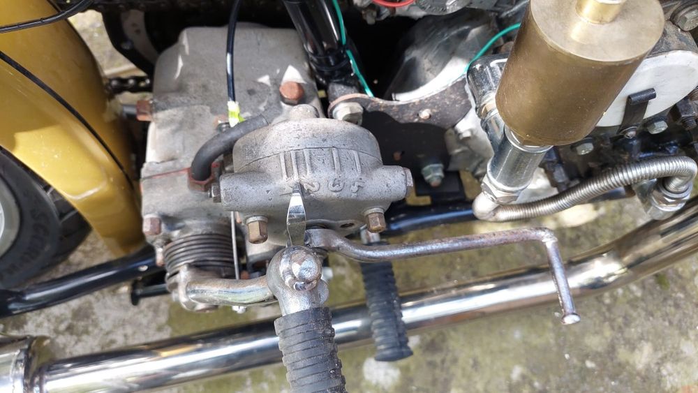 De vanzare motocicleta veche anii 30 triumph tiz norton bsa