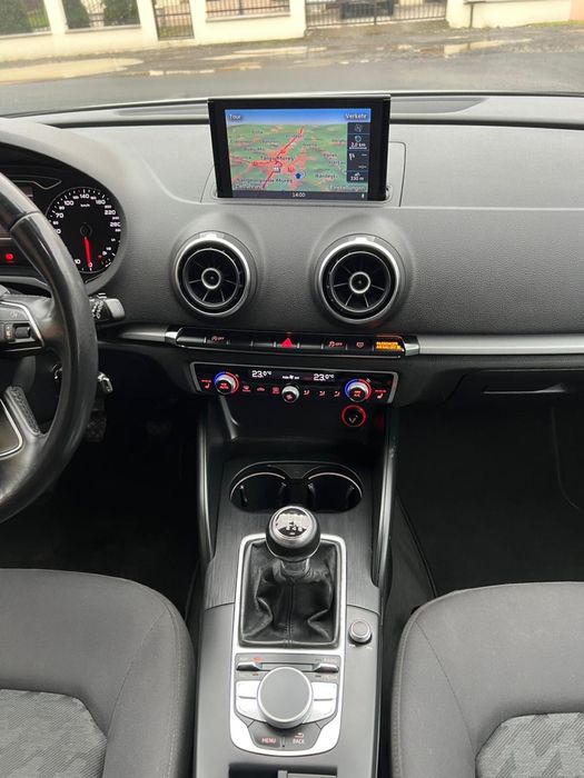 Audi A3 1.4 benzina 125cp ALB PERLAT navigatie mare Impecabilă