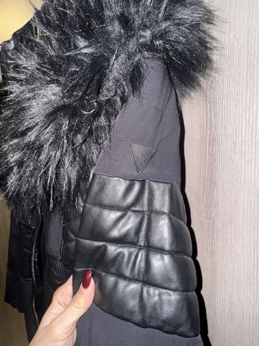 Черно Яке Guess