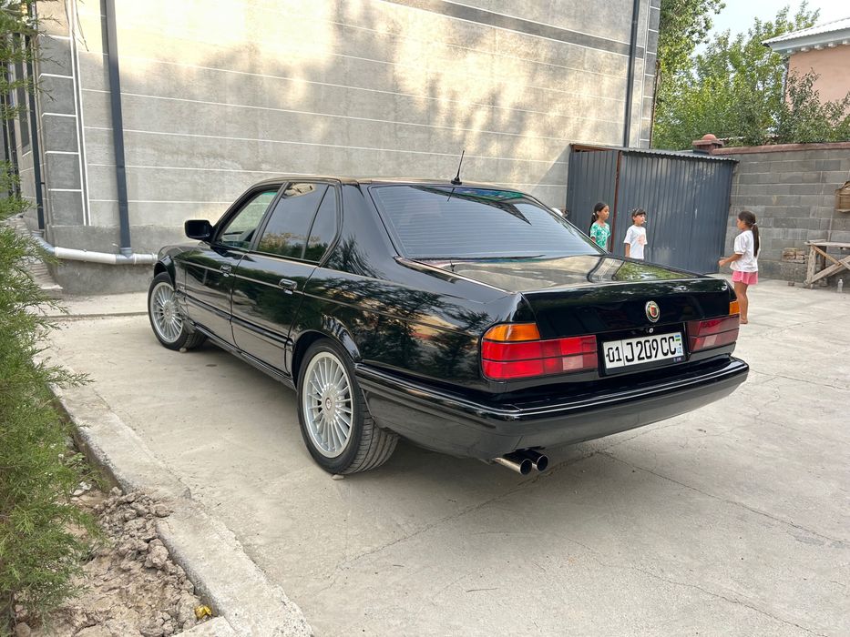 BMW E32 V12 (Xolati Alo) Motor & koborka ideal holatda.