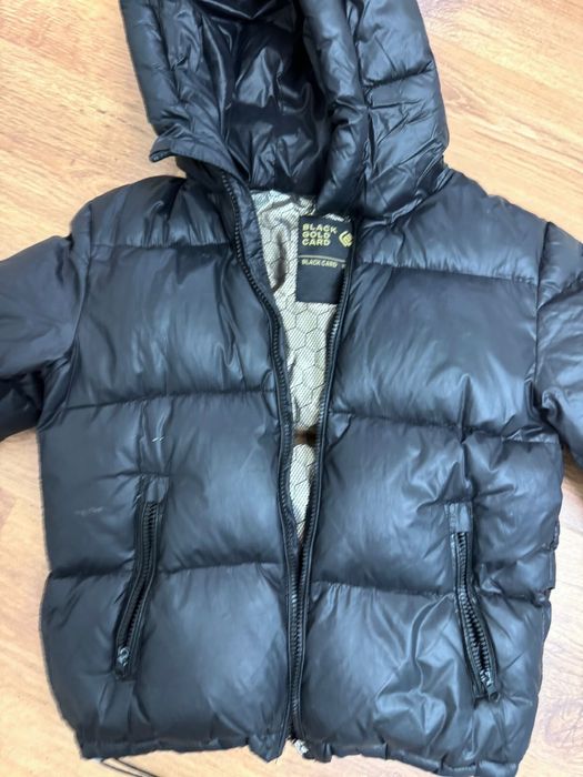 Продам демисезонную куртку на 7-9 лет