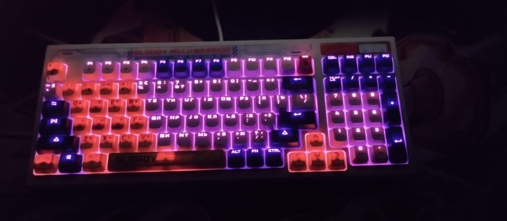 Продам клавиатуру механическую bloody MechWarrior