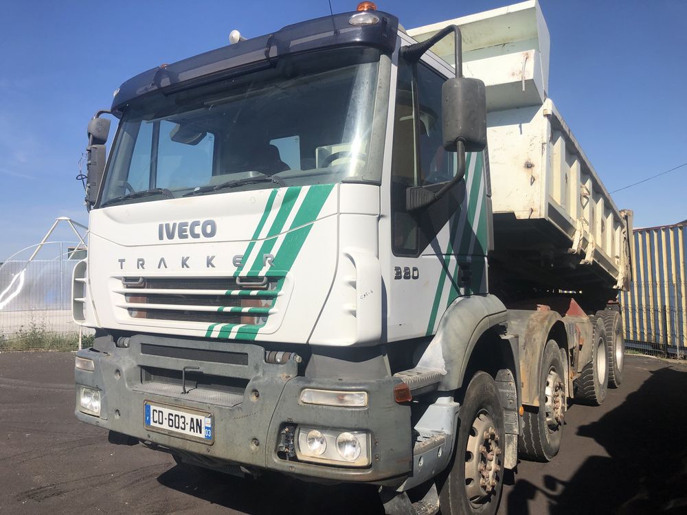 Iveco trakker 8x4 basculare bilaterala