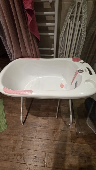 Бебешка Вана със стойка Chipolino