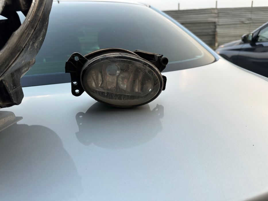 Продам туманку 211 рест правая сторона w211