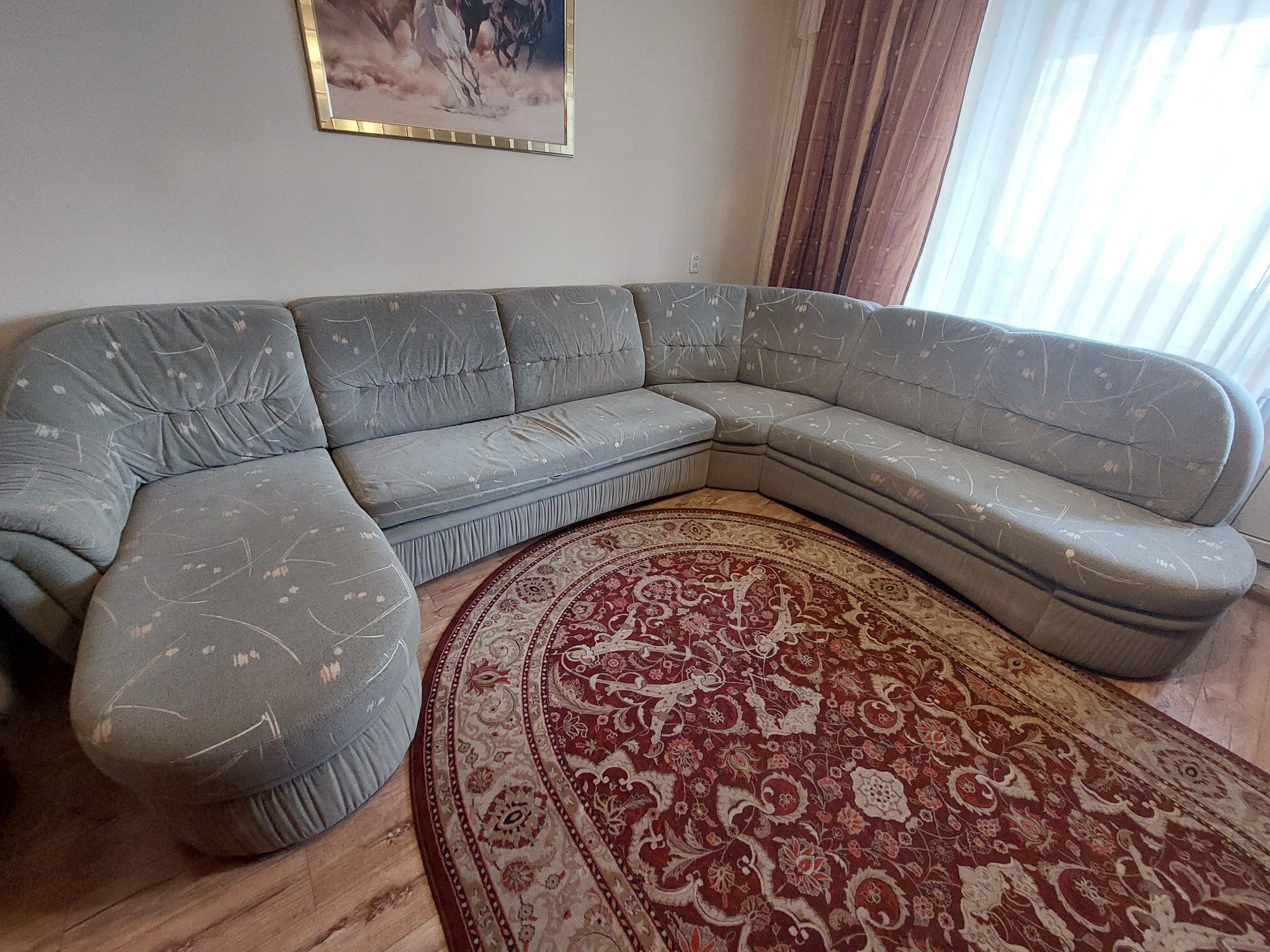 Уголок с креслом