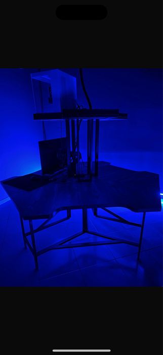 Продам компьютерный стол для компьютерного клуба