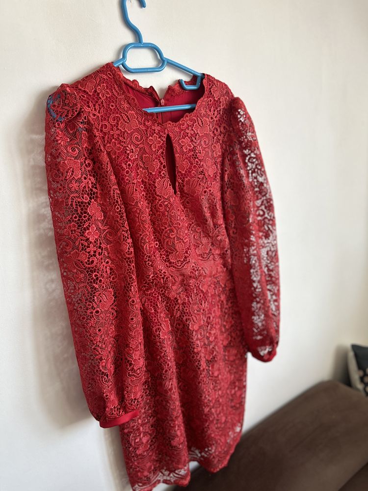 Rochie roșie din dantelă – unicat, lucrată manual