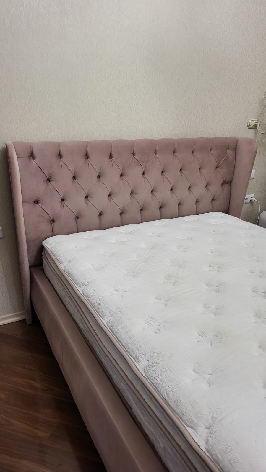 Продаётся кровать с матрасом