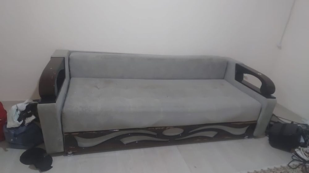 Срочно продам раскрывающий диван по низкой цене 20.000