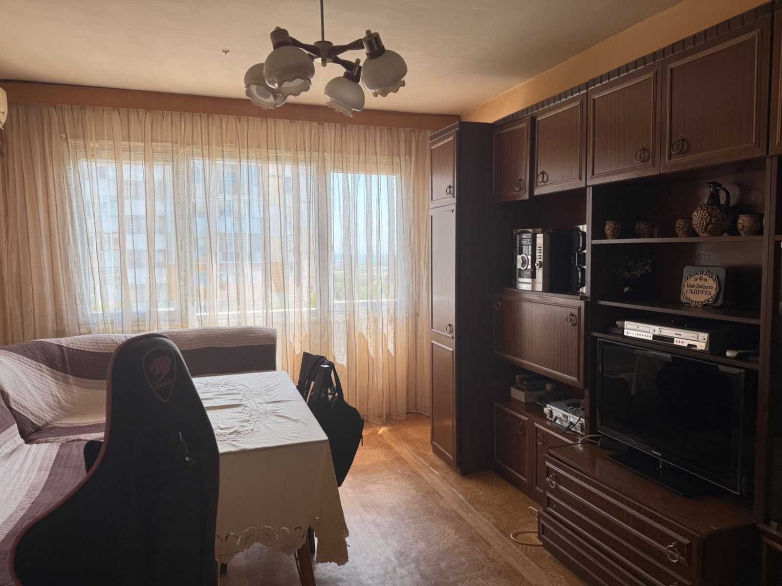 Тристаен апартамент в кв.Железник
