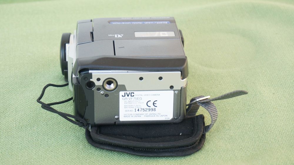 Video camera cu monitor LCD MiniDv JVC GR-VF75