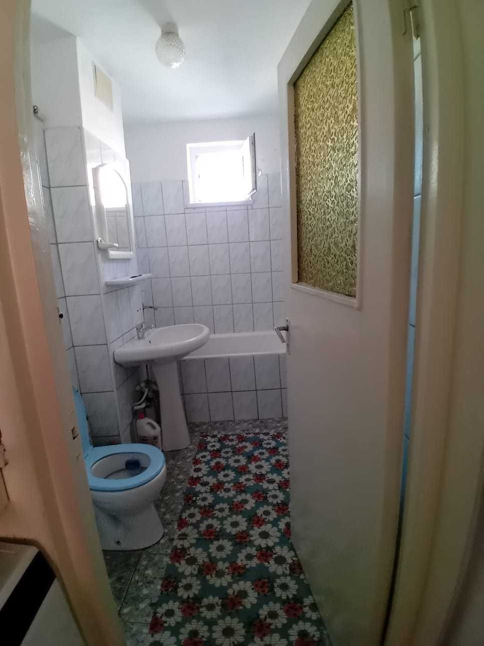 Apartament 3 camere decomandat, 70 mp et 2 zona buna