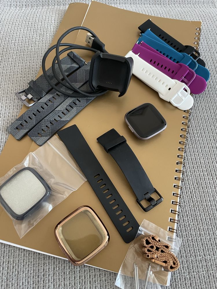 Продава се смарт часовник Fitbit Versa 2 – като нов!