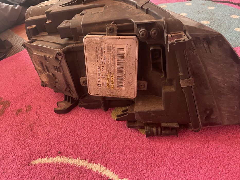 Vând far audi a4 b8 bi xenon