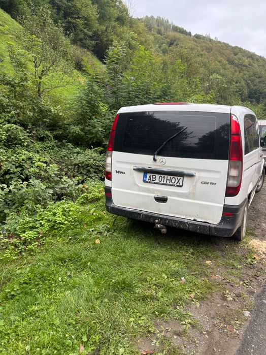 Vând Mercedes vito