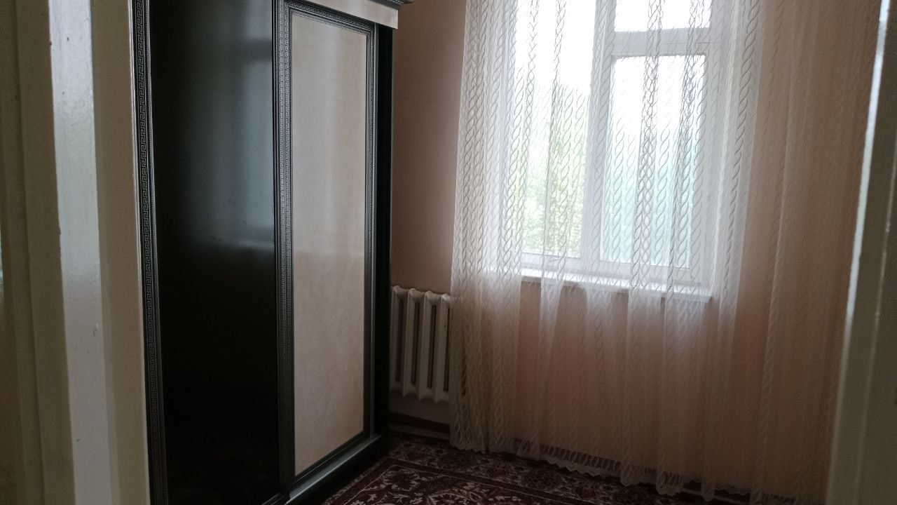 2 ком квартира арендага Навоий шахар Жахон маркет ёнидаги кизил дом