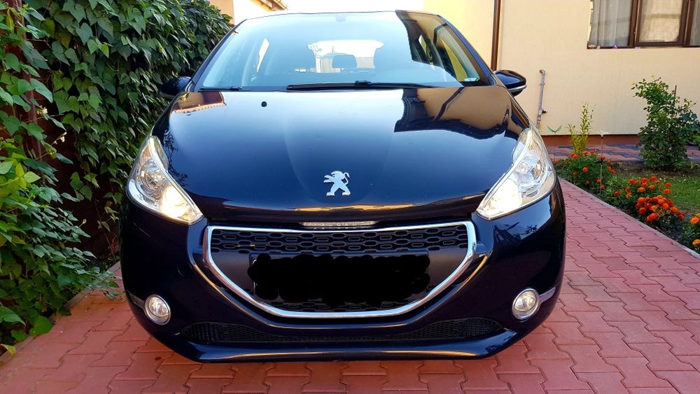 Peugeot 208 2012