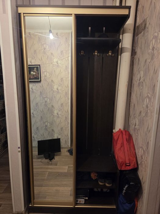 Продам прихожую (мебель)