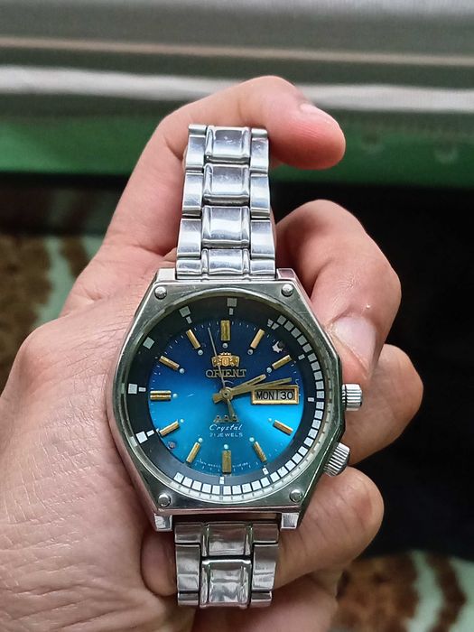 Продавам часовник Ориент