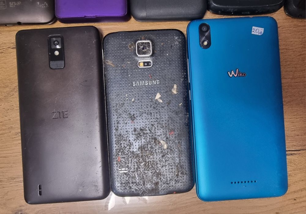 Различни видове смартфони за части