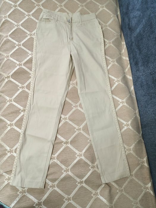 Продам стильные облегченные джинсы