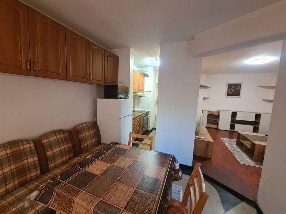 Тристаен апартамент във Въстанически