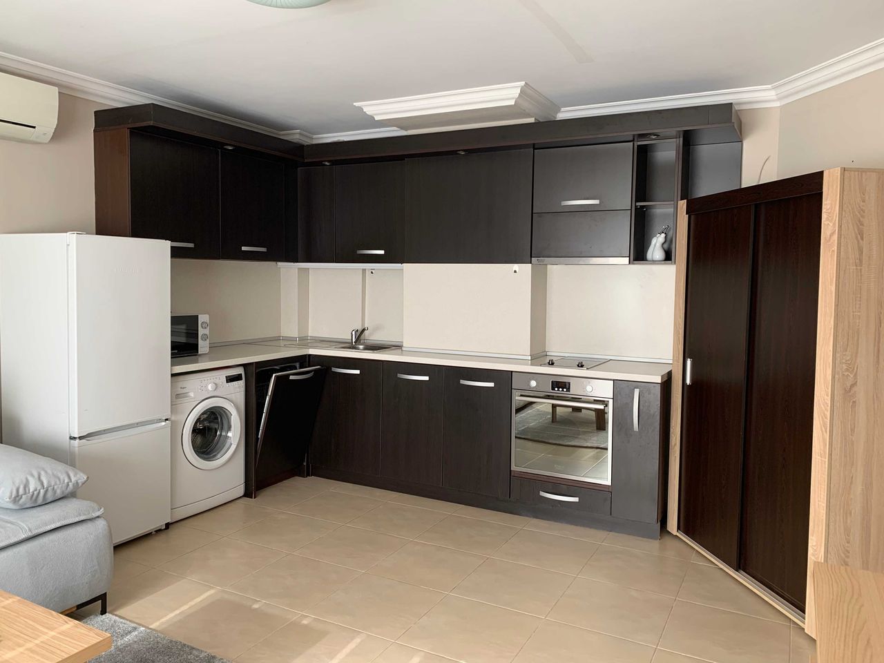 Дава се под наем Двустаен апартамент в София, Бояна - 55 кв.м за 714 € - Снимка #4