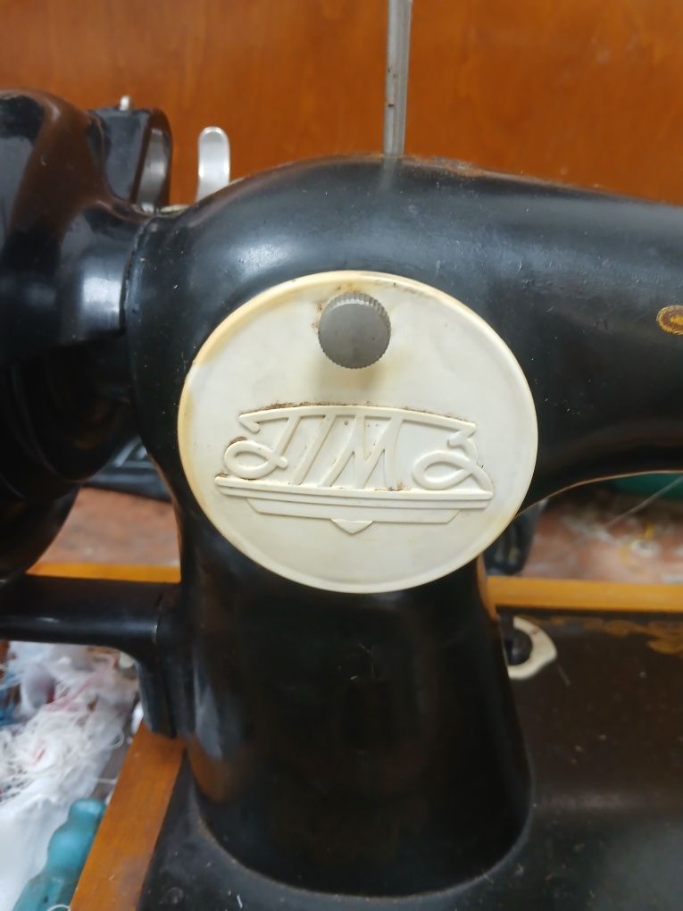 Продам швейную машину