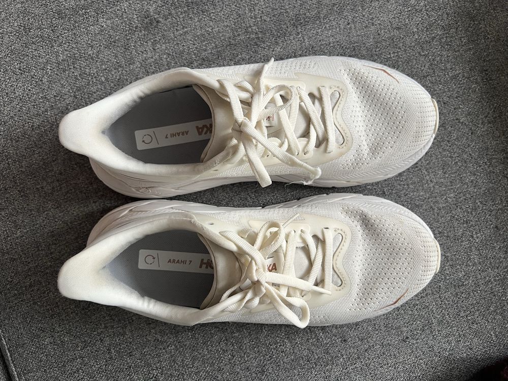 Маратонки Brooks, Under Armour, Xero и Hoka