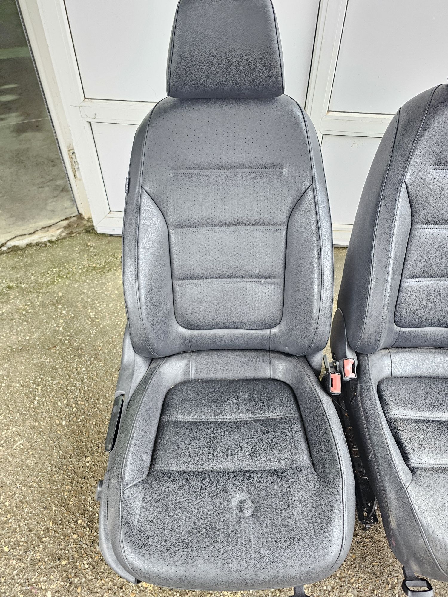 Tapiterie piele , scaune fata încălzite  , bancheta   vw Jetta 2013